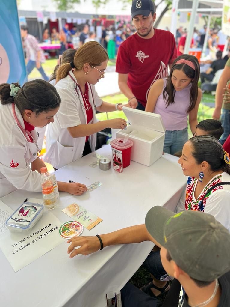 UAA realizó brigada de salud en el marco de la 28ª Feria Universitaria