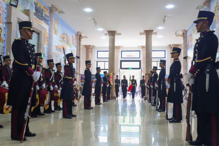Develan inscripción en honor al Heroico Colegio Militar en el Poder Legislativo de Aguascalientes