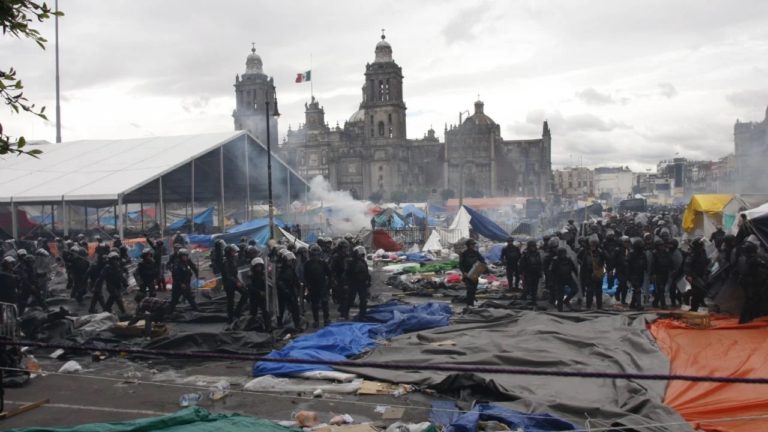 Peña Nieto y la CNTE: La batalla por el Zócalo que se dio hace 10 años