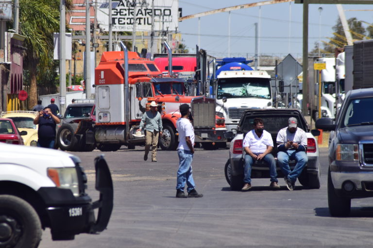 Colonos amagan manifestarse con cierre de carretera en Aguascalientes