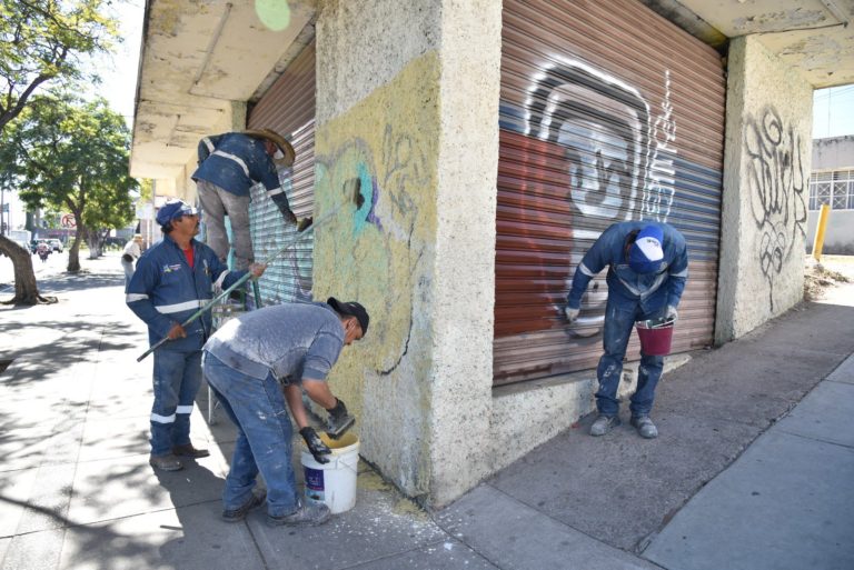 Unidad Antigraffiti continúa labores de restauración en Aguascalientes