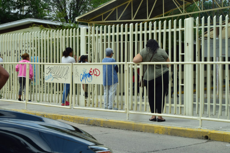 Padres de familia se manifiestan contra directiva de plantel preescolar en Aguascalientes