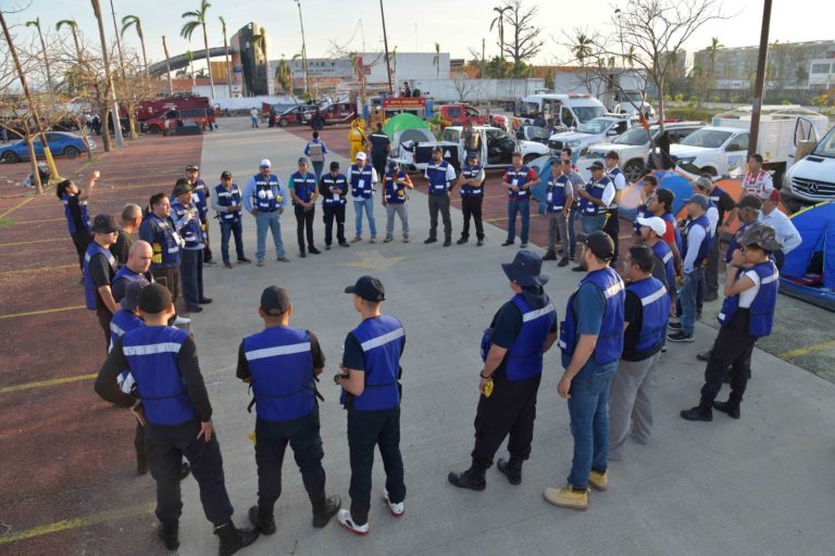 Brigadistas de Aguascalientes trabajan en la zona devastada en Acapulco 