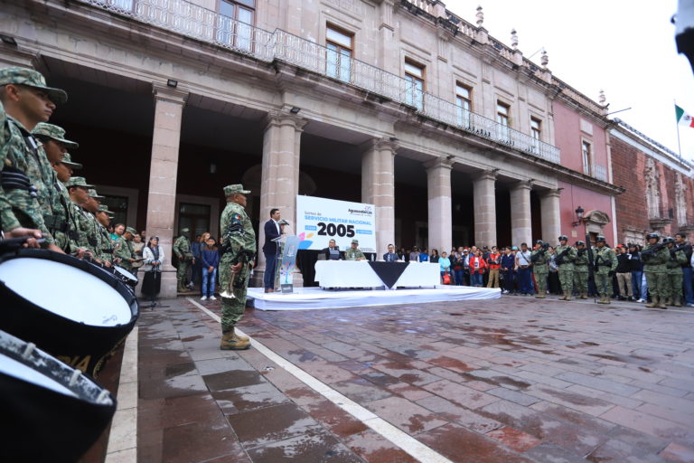 Leo Montañez encabezó el sorteo para realizar el Servicio Militar Nacional en Aguascalientes