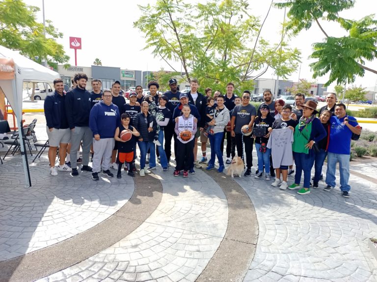 Exitosa firma de autógrafos de Panteras de Aguascalientes