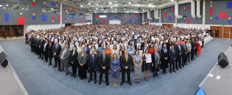 UAA entregó títulos universitarios a más de 1,500 egresados de Aguascalientes