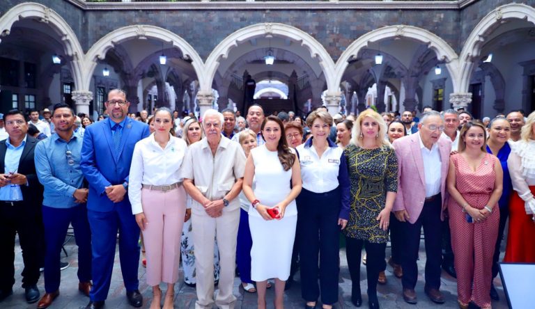 Tere Jiménez y Leo Montañez firmaron convenio de colaboración en beneficio de los adultos mayores de Aguascalientes