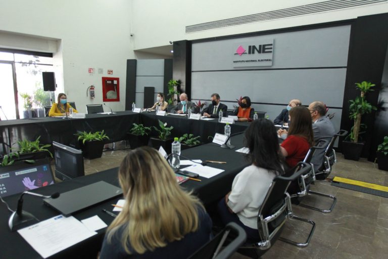 Programas para la participación de las mujeres en política no son contundentes