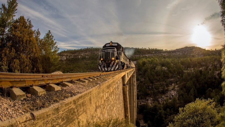 AMLO alista decreto para regresar servicio de trenes de pasajeros a México 
