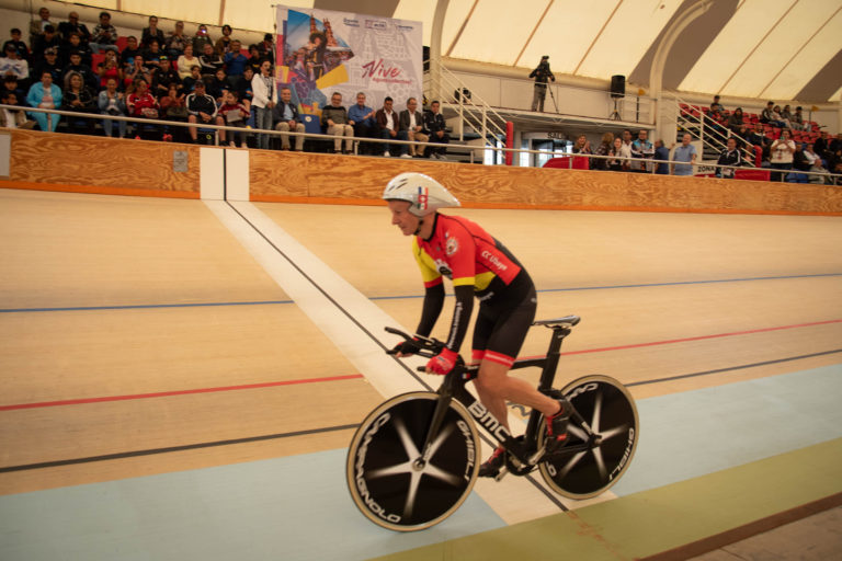 Ciclista septuagenario recupera récord mundial 