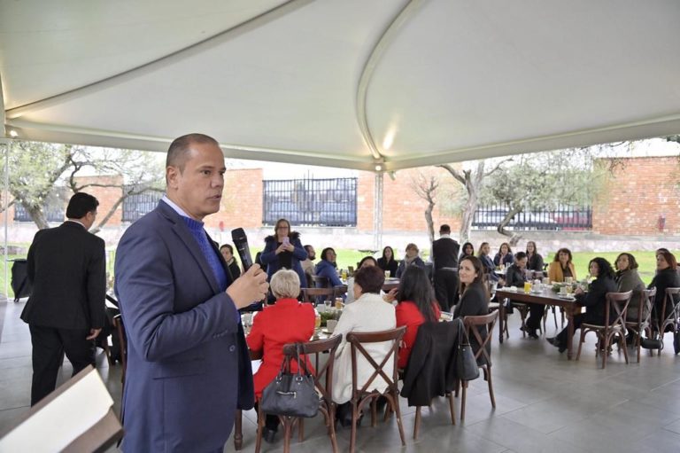 Antonio Arámbula se reunió con directivos de escuelas particulares de Aguascalientes