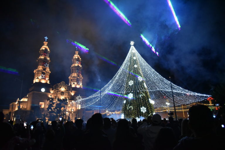 Gobierno municipal de Aguascalientes realizó encendido de luces navideñas