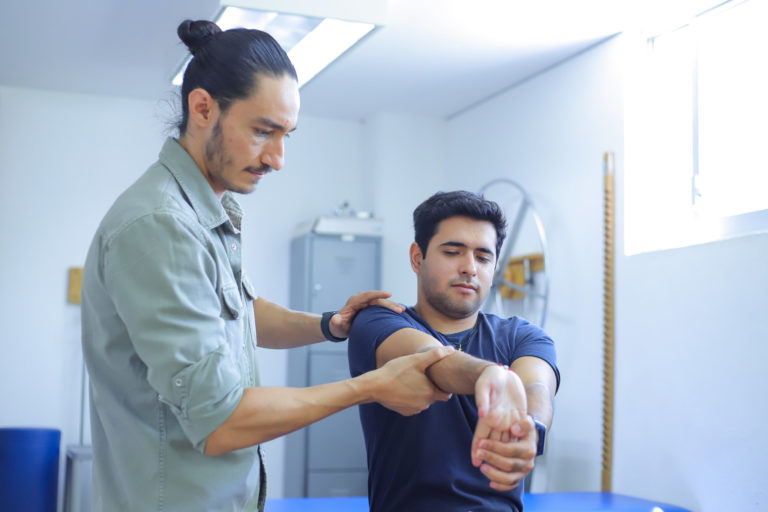 Clínica de Rehabilitación Física de la UAA atiende 150 pacientes en promedio por día