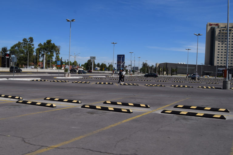 Promueven que estacionamientos al aire libre cuenten con áreas verdes
