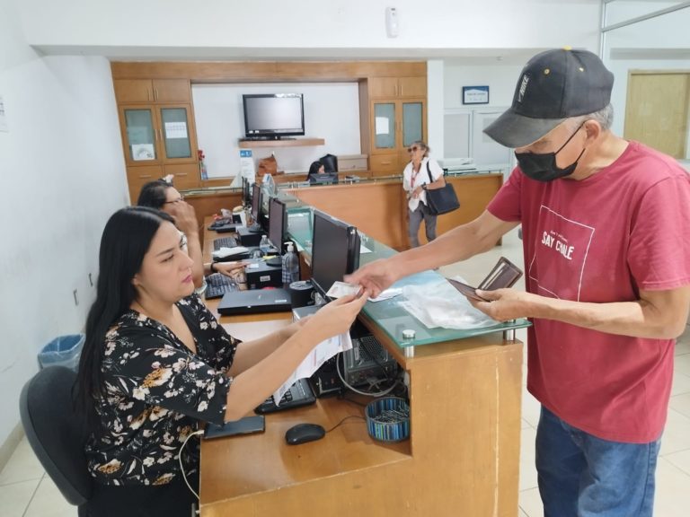 Apoyo para adultos mayores sumaría 18 mil pesos en sólo dos meses