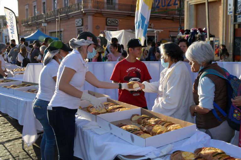 Gobierno del Estado de Aguascalientes invita a familias a disfrutar de la gigante rosca de reyes 2024 