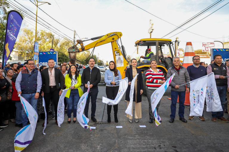 Obras de rehabilitación con concreto hidráulico en Av. Ojocaliente, Aguascalientes