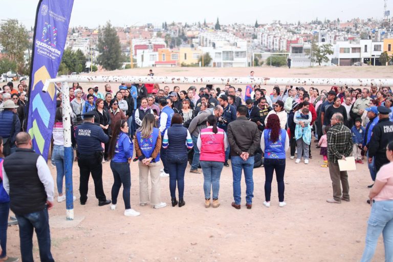 Tere Jiménez visita a ciudadanos de Aguascalientes para conocer sus peticiones