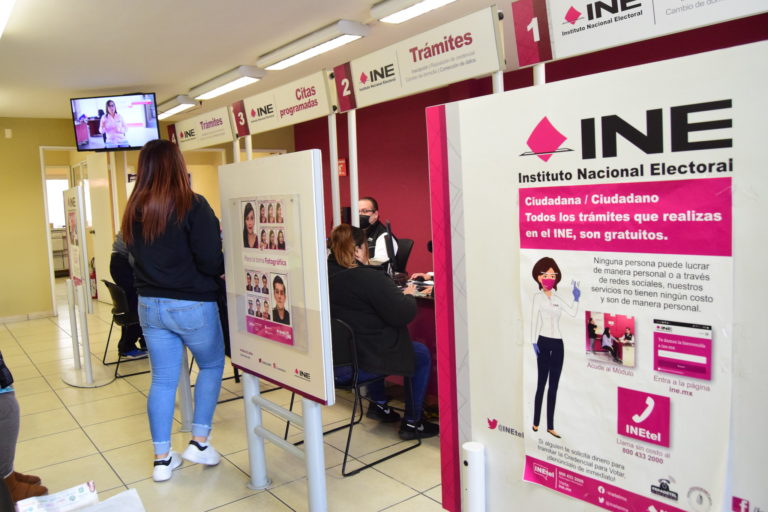 Hoy más que nunca debemos ir en defensa de las instituciones y el fortalecimiento de la democracia: Lorena Martínez