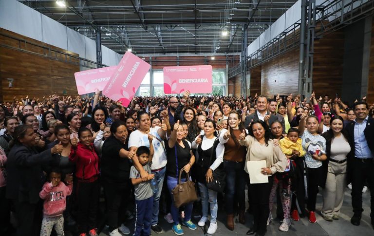 Tarjeta Rosa en apoyo a mujeres que trabajan por sus comunidades en Aguascalientes