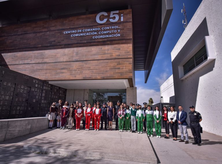 Con “Escuela Cibersegura” padres de familia y alumnos de Aguascalientes aprenden cómo navegar seguros en la red