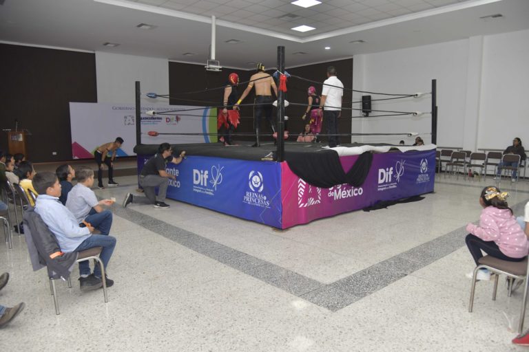 DIF estatal de Aguascalientes hizo donación de un ring de Lucha libre para jóvenes 