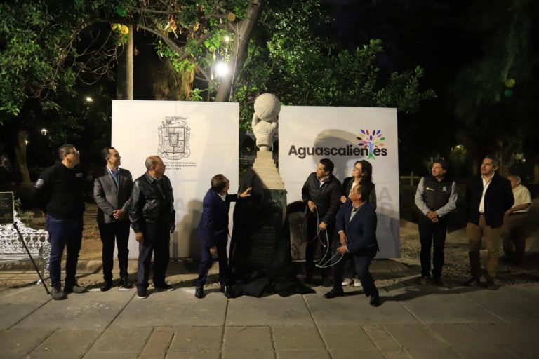 Ayuntamiento de Aguascalientes reconoce el trabajo de la industria guantera en el municipio