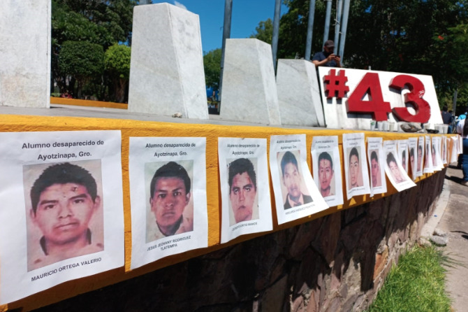 “La falta de información militar es una realidad”, dicen a AMLO padres de normalistas 