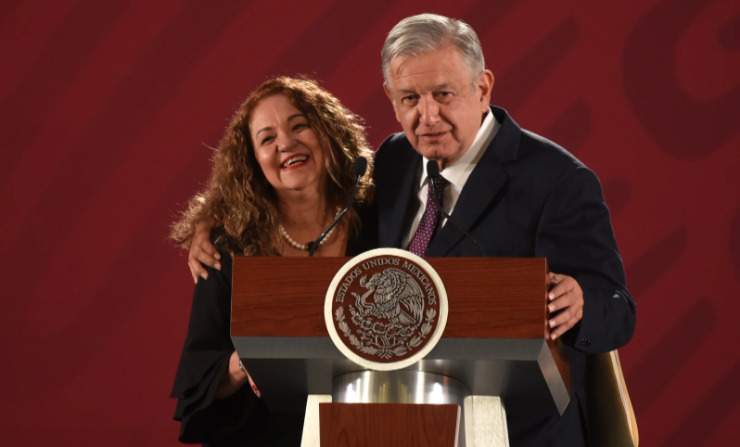 AMLO minimiza declaraciones de Sanjuana Martínez 