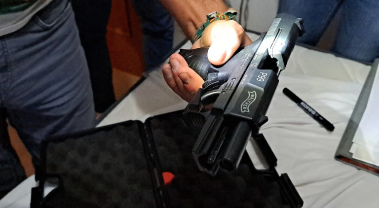 ¿Qué es un arma fantasma, razón por la que detuvieron a Julio César Chávez Jr?