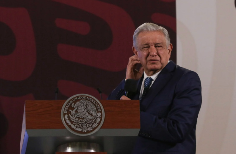 No hay títeres con poder: AMLO responde a acusaciones de Gálvez contra Sheinbaum 