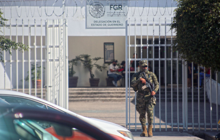 Gobierno Federal arremete contra el Poder Judicial por liberación de militares implicados en caso Ayotzinapa