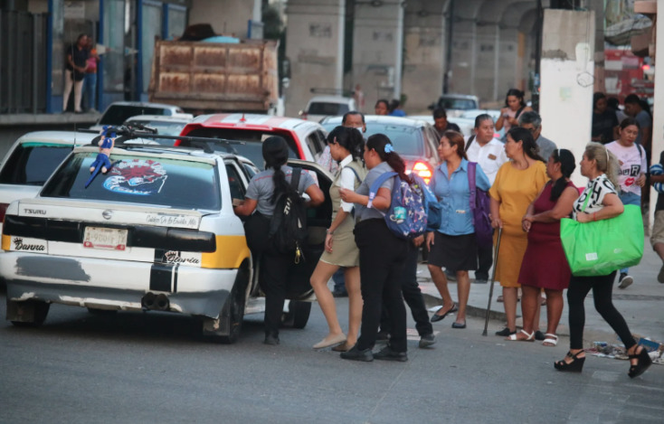 Entre gobiernos omisos, taxistas de Acapulco sufren ataques del narco desde 2005