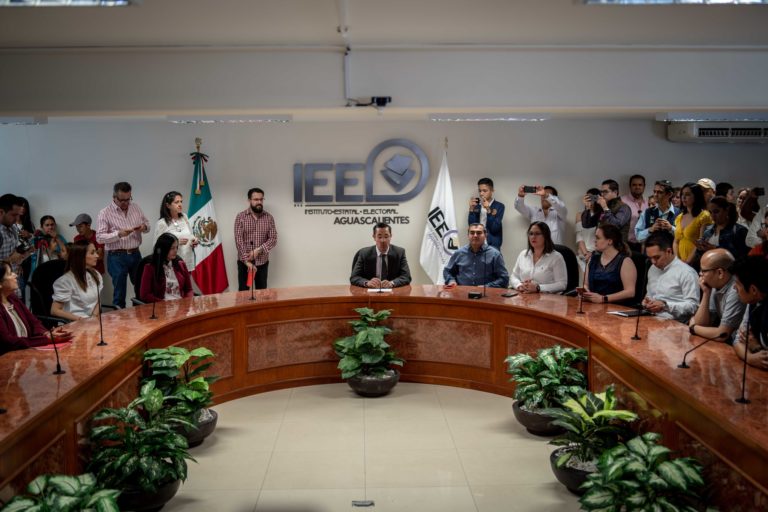 Sólo tres organizaciones civiles lograron llegar a la  última etapa para ser partidos políticos