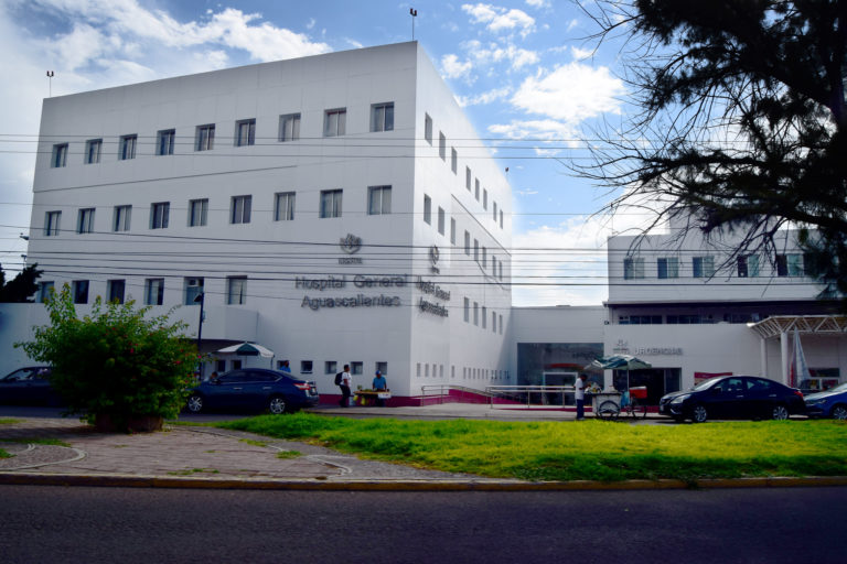 Se manifiestan pacíficamente trabajadores del ISSSTE en Aguascalientes