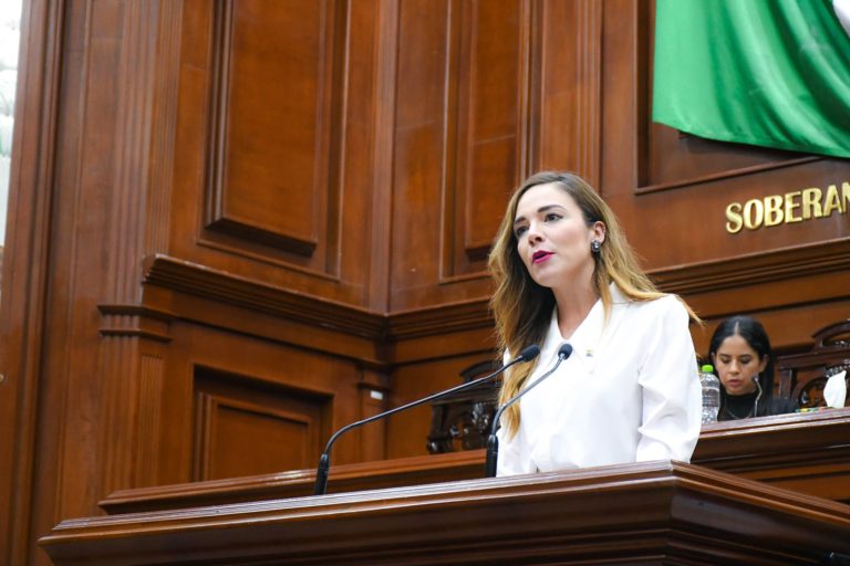 Pide licencia Leslie Figueroa para contender por un puesto de elección