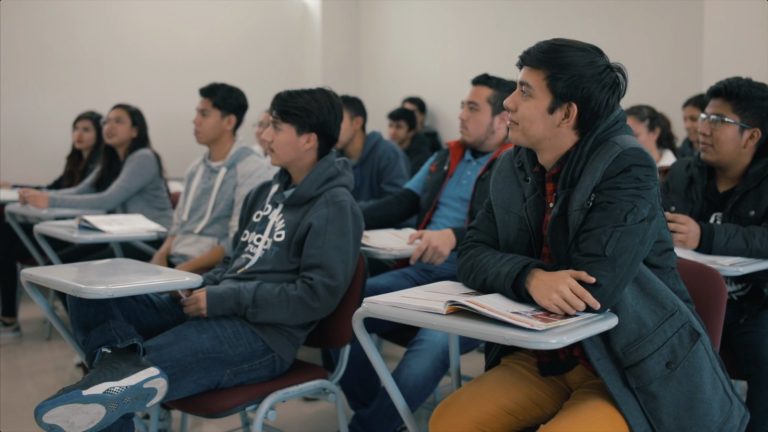 Gobierno del Estado de Aguascalientes otorgó becas a universitarios destacados