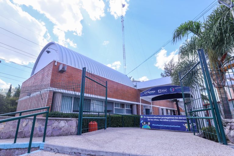 DIF estatal recibe donativo para equipar las instalaciones de la Casa DIF Adolescente