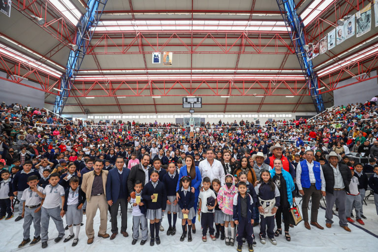 Entregaron becas del Programa “Estímulos a la Educación” a estudiantes de Rincón de Romos