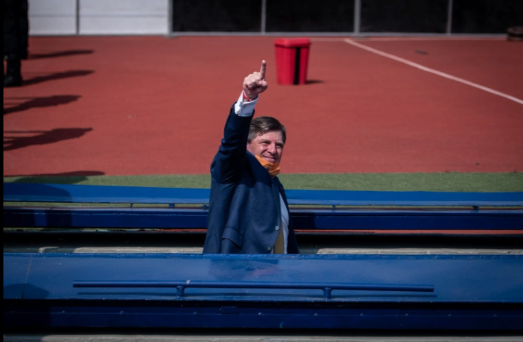 El “Piojo” Herrera provoca la ira de Iván Alonso