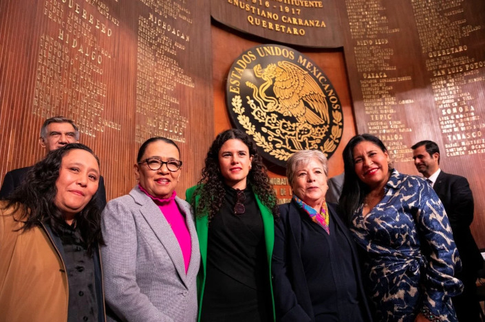 Día de la Constitución: sin presencia de AMLO, entre señalamientos y llamados a la mesura