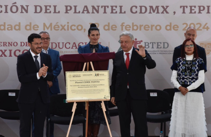 López Obrador inaugura Bachillerato Tecnológico de Educación y Promoción Deportiva en Tepito