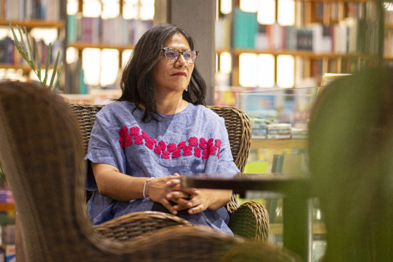 Transitar el duelo, viajar a través de las tinieblas | Entrevista a Socorro Venegas sobre Ceniza roja