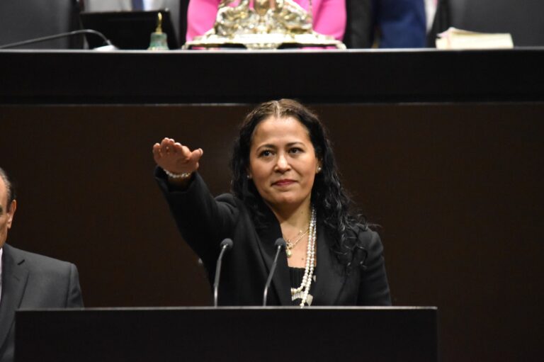 Vania Roxana Ávila García (MC) asume cargo como secretaria de la Mesa Directiva