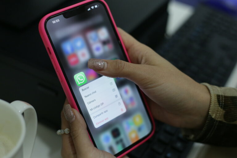Uso de celular impacta negativamente en la productividad del trabajador