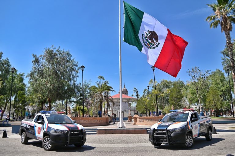 Entregaron vehículos a bomberos y personal de Protección Civil de Jesús María