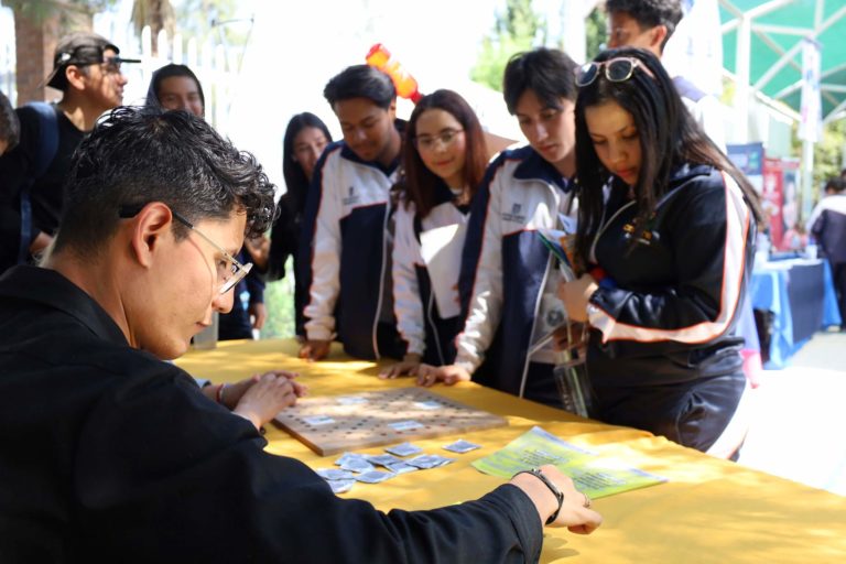 IMJUVA y CECyTEA colaboran en Feria Universitaria