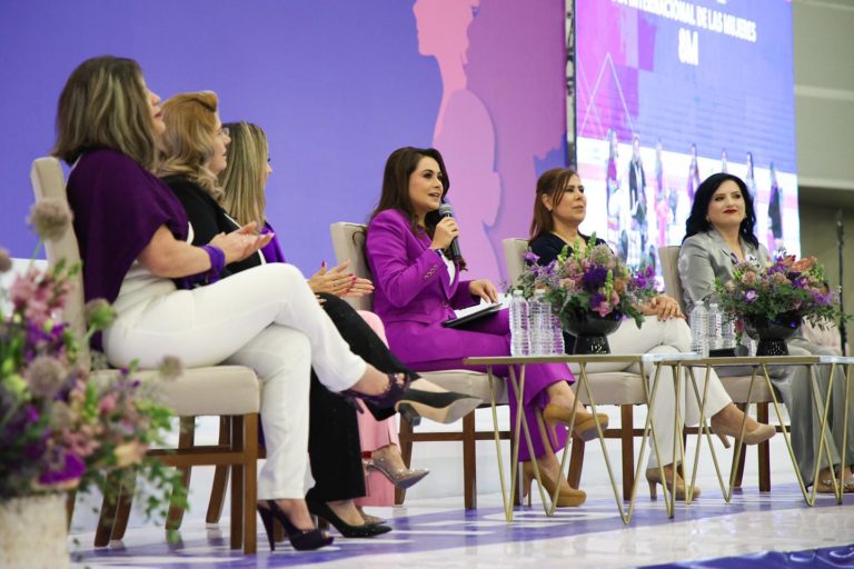 Tere Jiménez encabezó conmemoración del Día Internacional de la Mujer