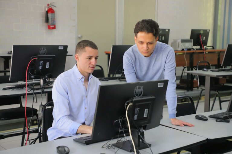 Estudiantes de la UAA brindan entrenamiento para la Programación Competitiva