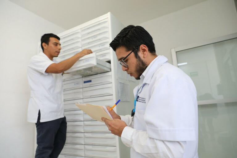 Con firma del contrato colectivo, trabajadores de salud de Aguascalientes lograrán homologación salarial